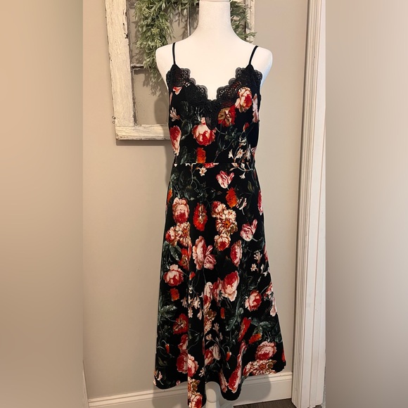 foxiedox Dresses & Skirts - Foxiedox Women’s Black and Red Floral Midi Dress